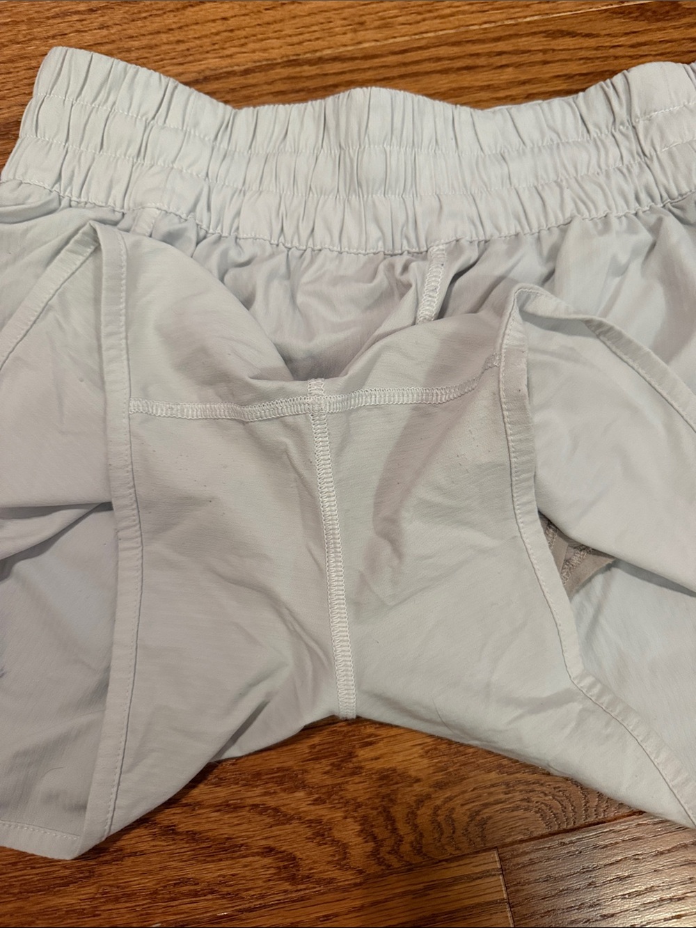 Lululemon white 4in Track That shorts - Picture 5 of 5